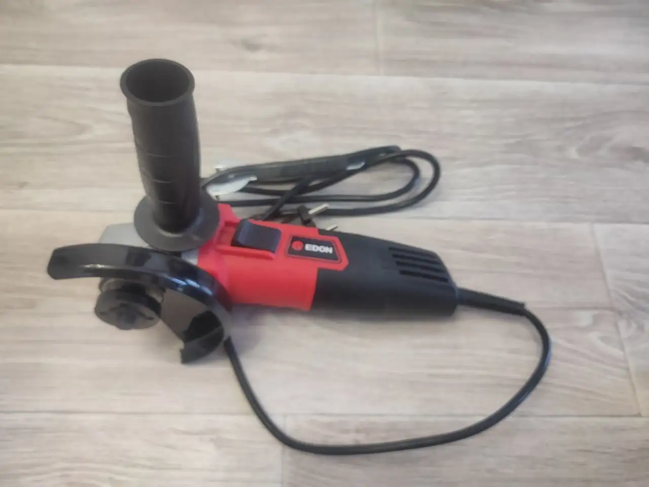 Продам новую болгарку Edon 125мм 850Вт с набором инструментов - Инструменты (Барахолка) в Северск