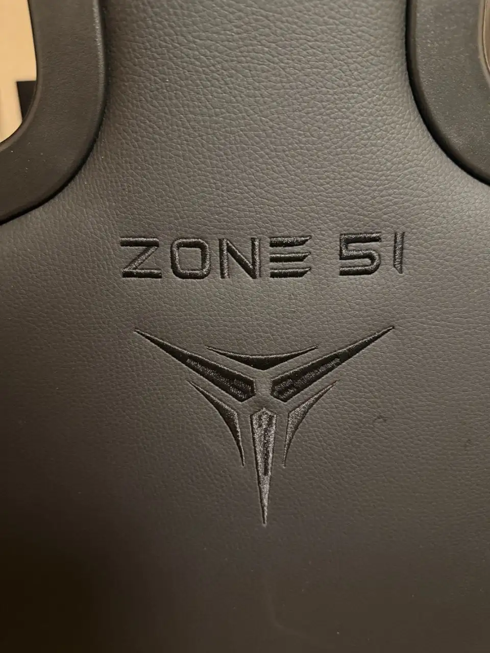 Игровое кресло Zone 51 - Геймерские аксессуары (Хобби и отдых) в Томск