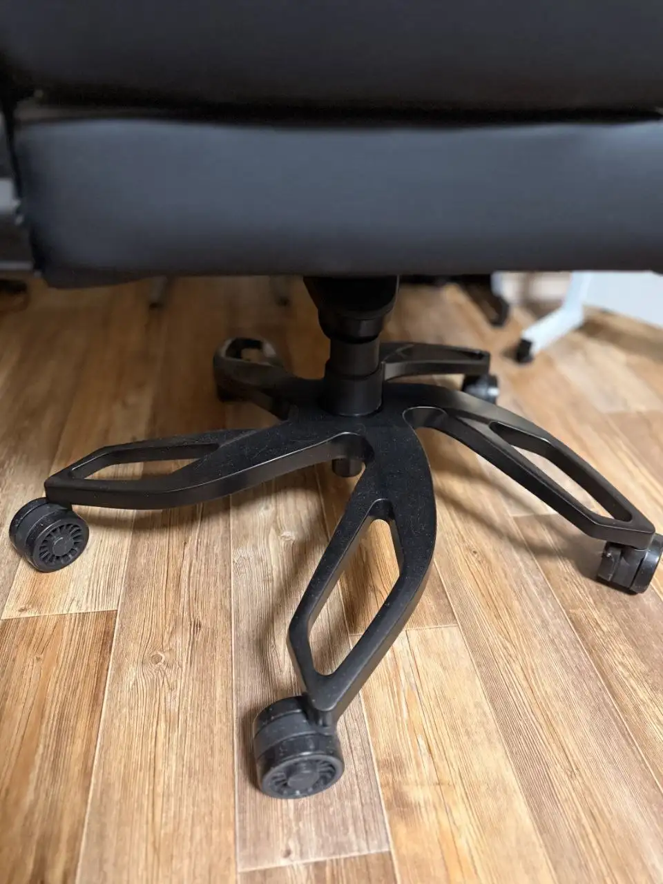 Игровое кресло Zone 51 - Геймерские аксессуары (Хобби и отдых) в Томск