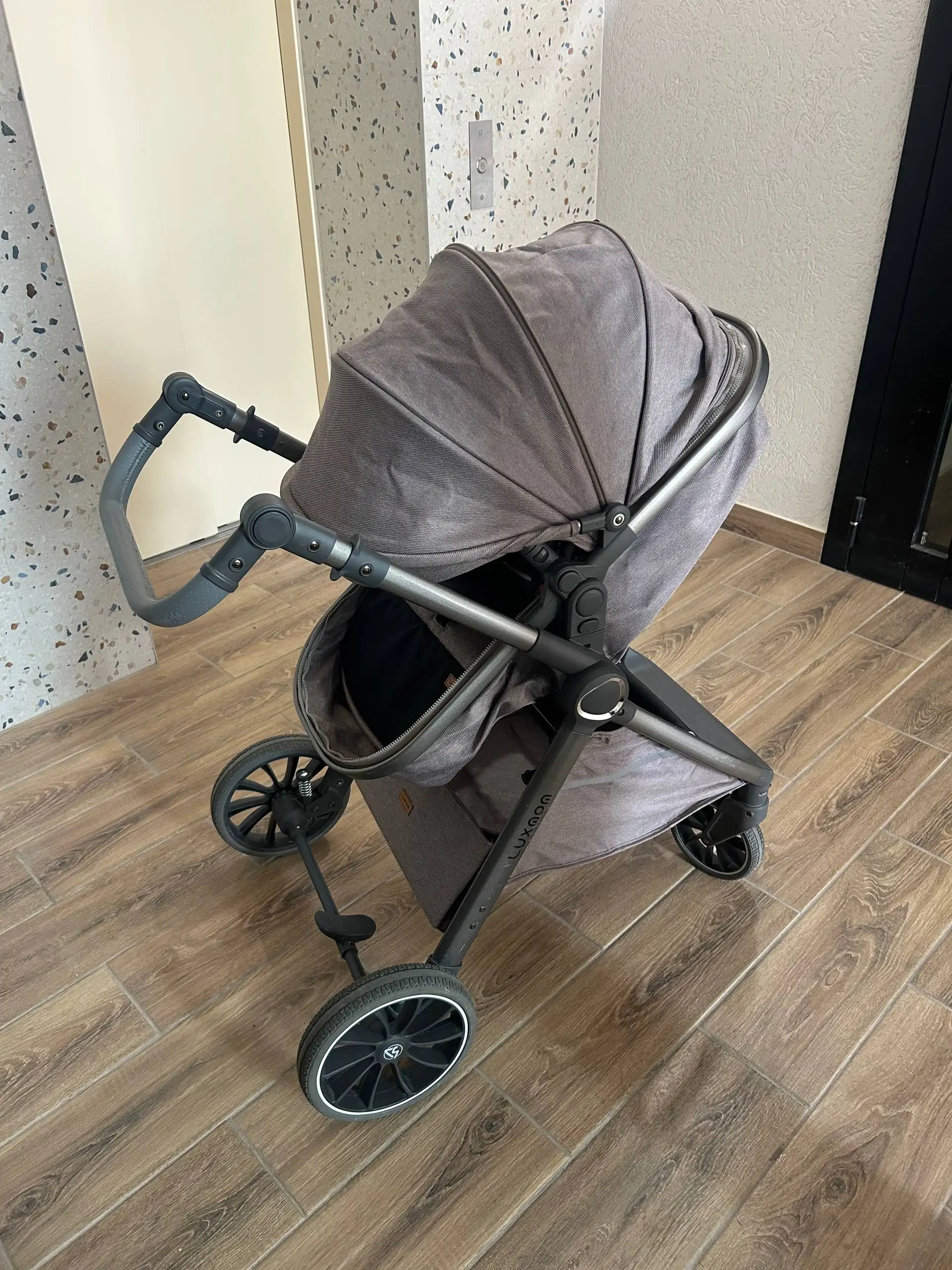 Детская коляска-трансформер с перекидным блоком - Детские коляски (Товары для детей) в Томск