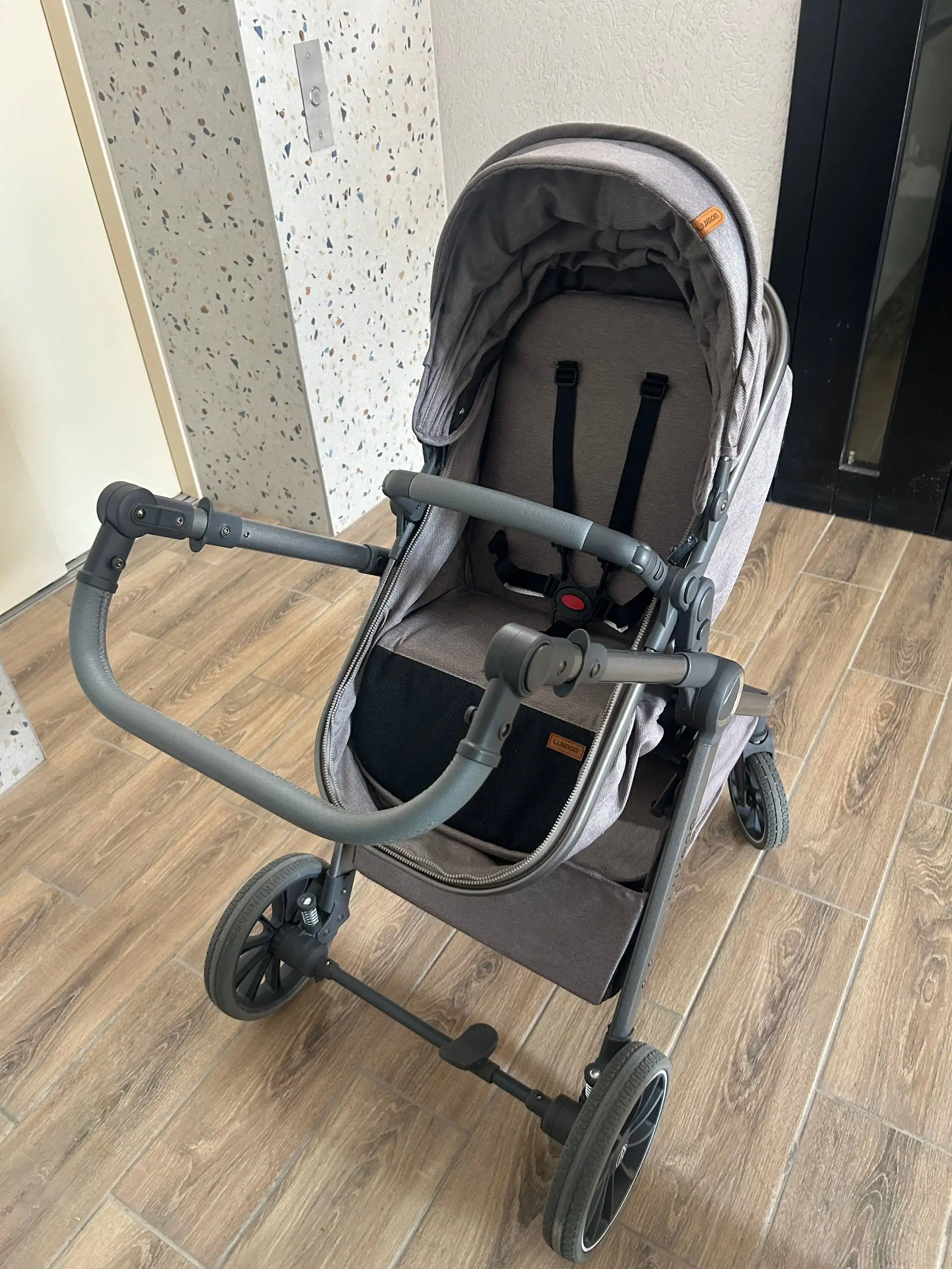 Детская коляска-трансформер с перекидным блоком - Детские коляски (Товары для детей) в Томск