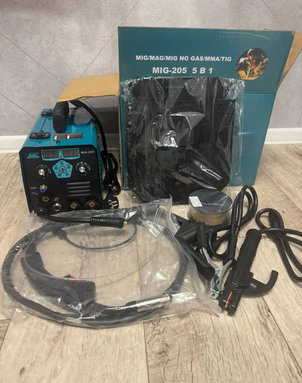 Продам сварочный аппарат 3в1 с комплектом - Сварочное оборудование (Готовый бизнес и оборудование) в Томск