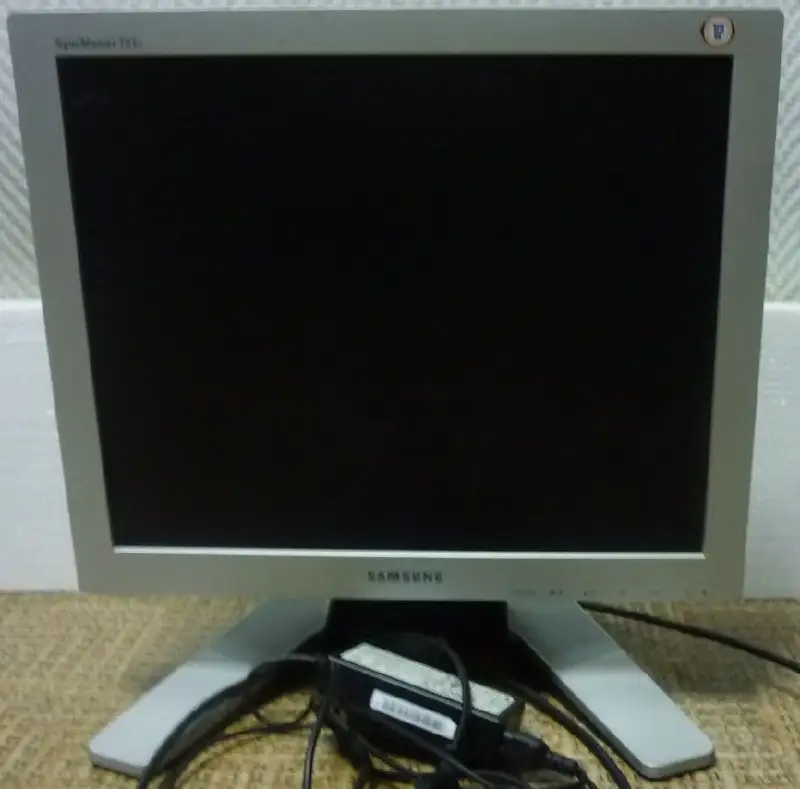 Монитор Samsung-721S 17" для гаража, дачи или сервера - Мониторы (Электроника) в Томск