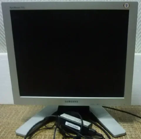 Монитор Samsung-721S 17" для гаража, дачи или сервера - Мобильные телефоны и смартфоны в Томск
