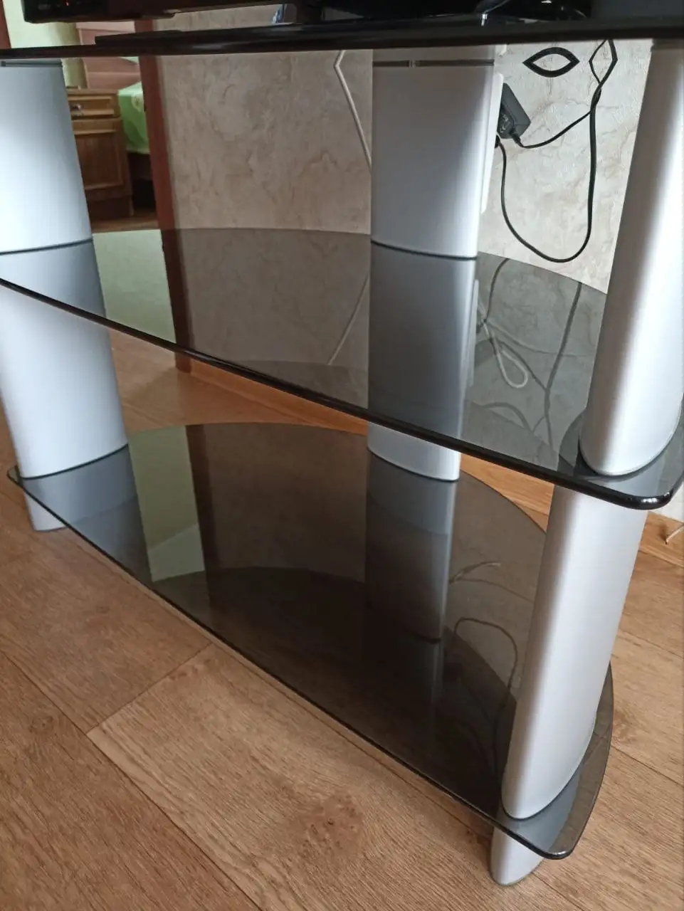 Стеклянная этажерка в хорошем состоянии - Мебель (Для дома и дачи) в Томск