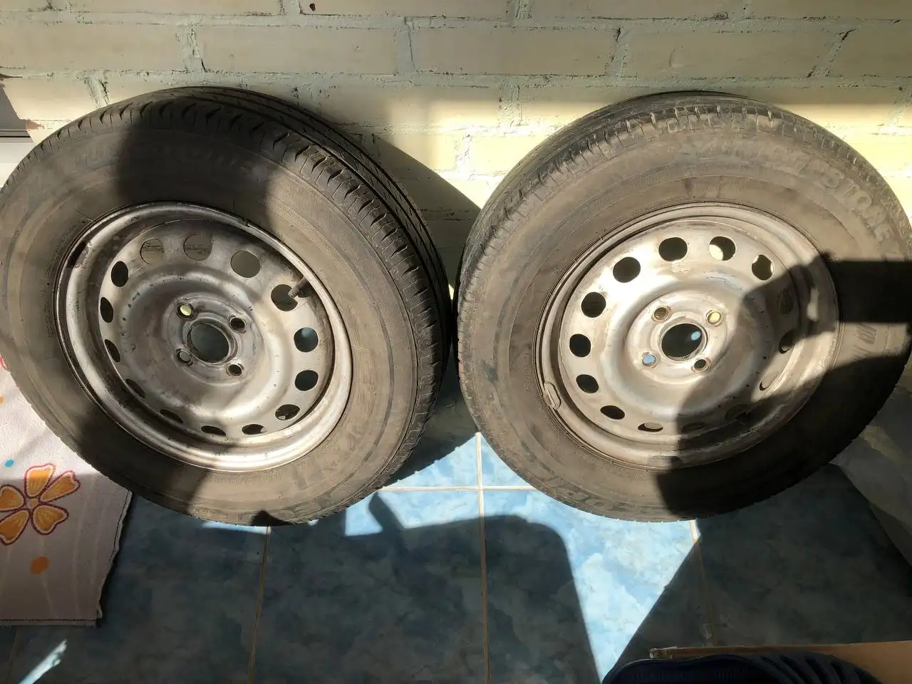 Колеса Bridgestone 185/70/14 на дисках - Шины и диски (Авто) в Томск
