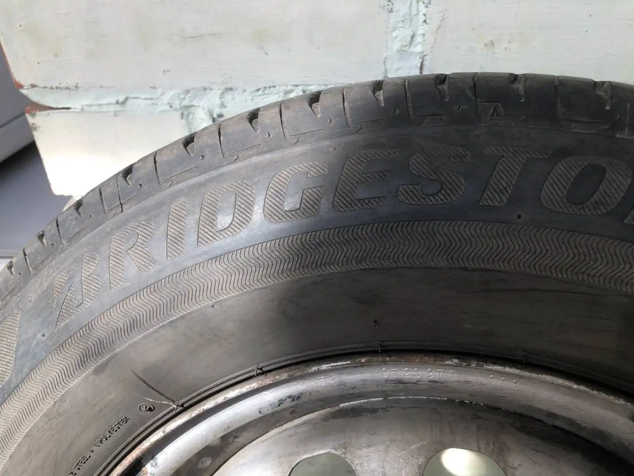 Продам два колеса Бриджстоун 185/70/R14 - Шины и диски (Авто) в Томск