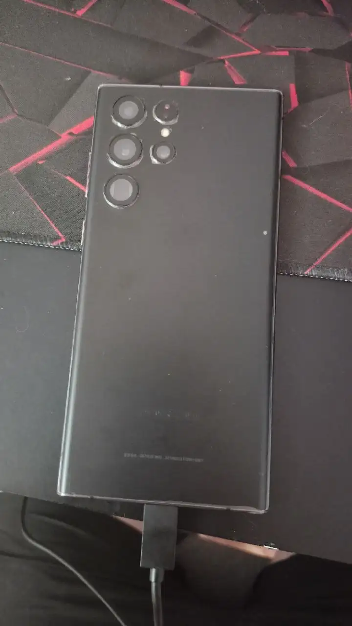 Samsung Galaxy S22 Ultra с разбитым экраном - Смартфоны и гаджеты (Электроника) в Томск