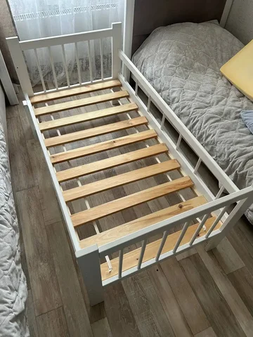 Продам детскую кровать с матрасом - Товары для детей в Томск