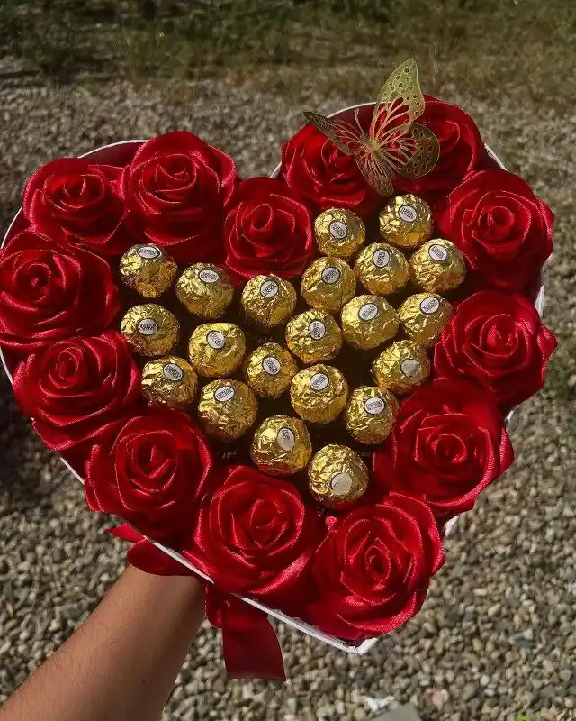 Букетики ручной работы из атласных лент