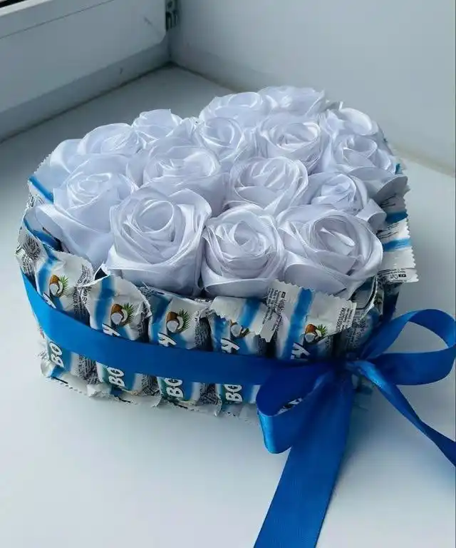 Букетики ручной работы из атласных лент