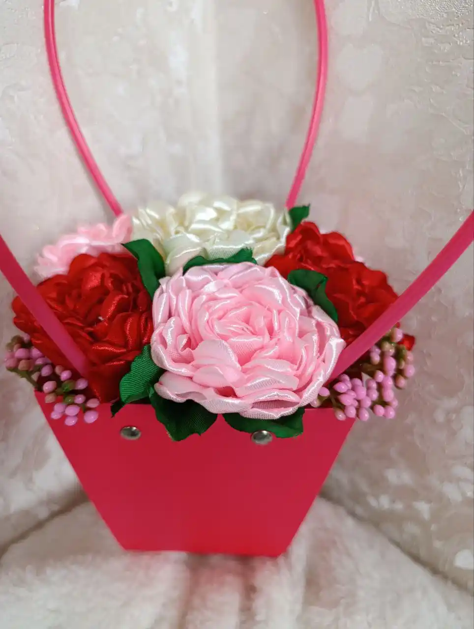 Атласные розы