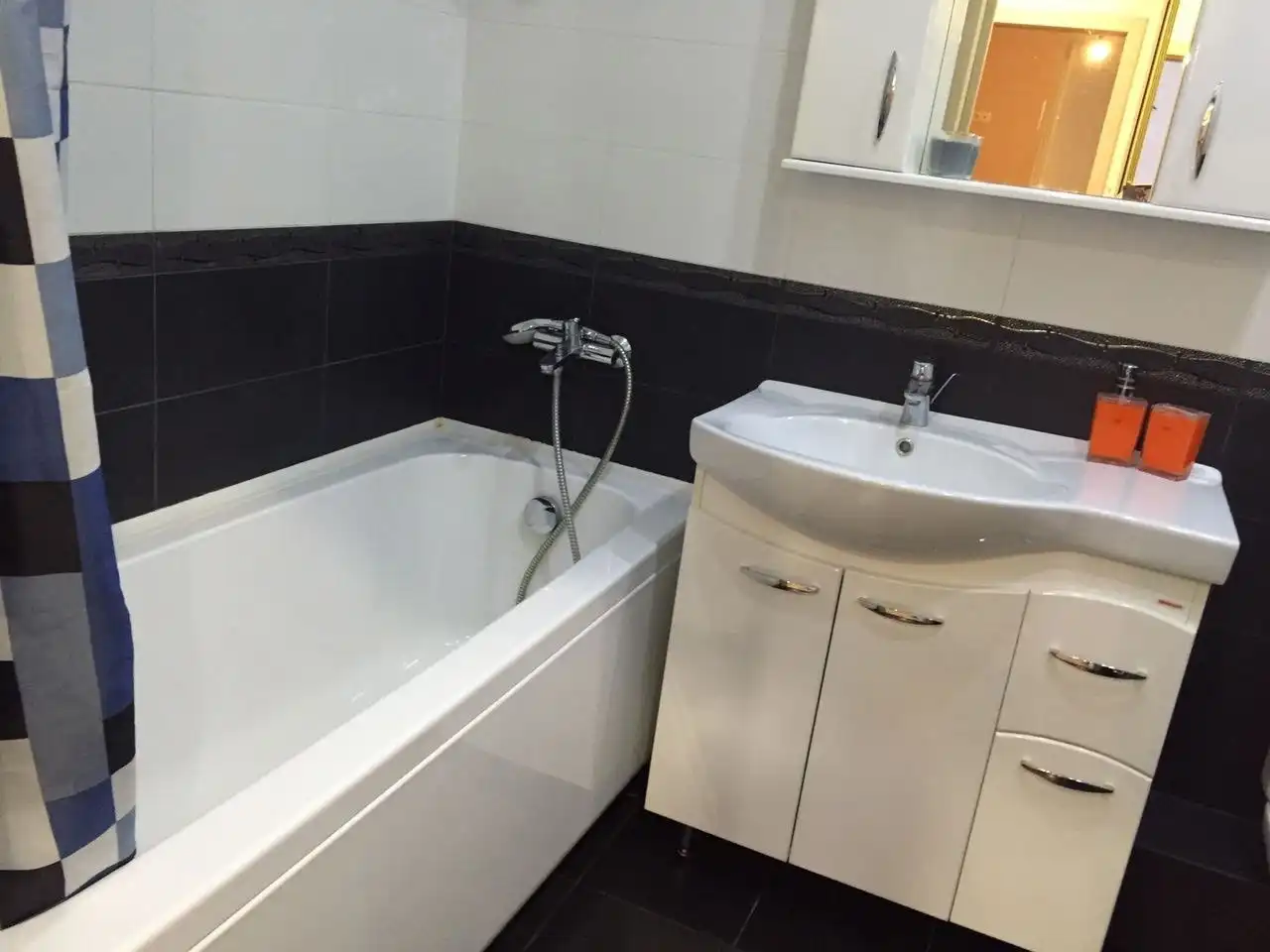 Сдам 1-комнатную квартиру в новом доме на ул. Юрина 299а/ул. Попова