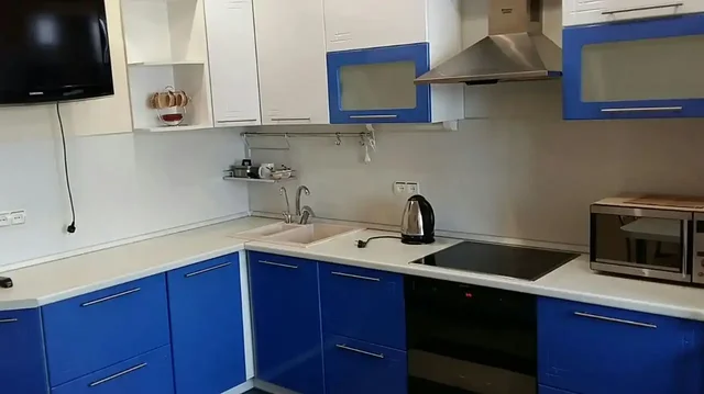 Сдается 2-комнатная квартира в центре Барнаула - Гаражи в Барнаул