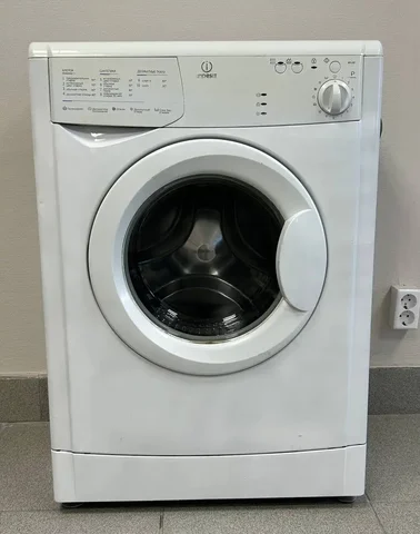 Узкая стиральная машина Indesit 4кг - Двери в Барнаул