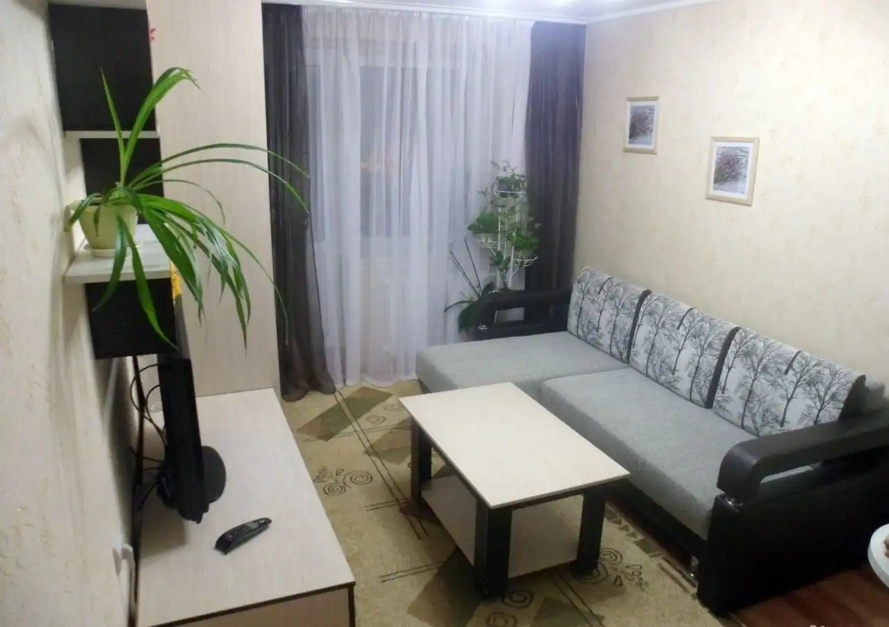 Сдам комнату с балконом в Барнауле - Аренда жилья (Недвижимость) в Барнаул