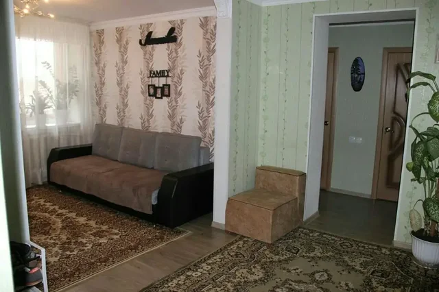 Сдаётся 2-х комнатный дом с баней и гаражом - Недвижимость в Барнаул