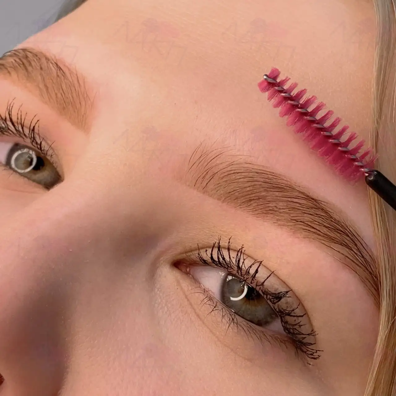 Услуги ресничек, бровей и маникюра в студии - Красота (Услуги) в Барнаул