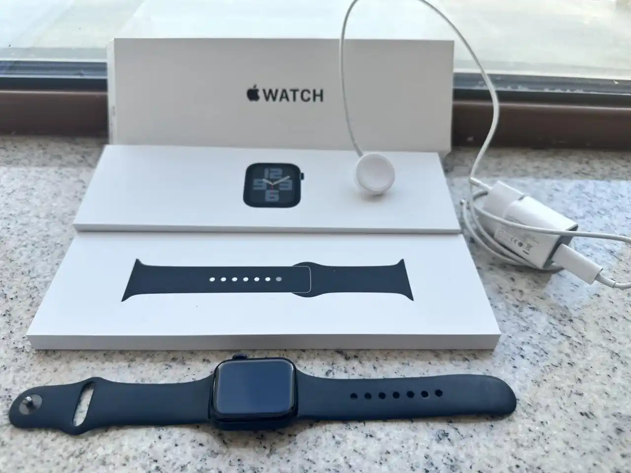 Apple Watch SE 40 мм Midnight Aluminum