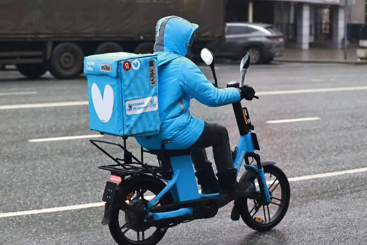 Работа курьером Яндекс Еда в Лавкаге с электронным великом
