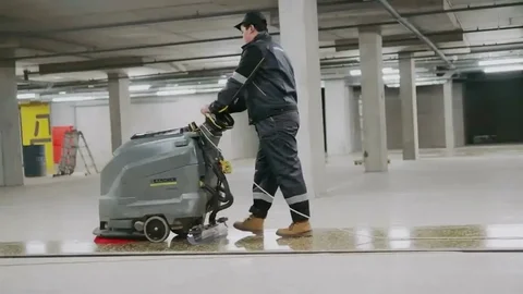 Требуется уборщик подземного паркинга в элитный жилой комплекс - Вакансия повара в Москва