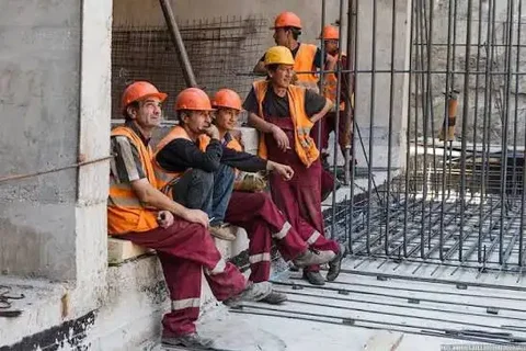 Вакансия монолитчиков: плотники, арматурщики, монтажники - Подсобные рабочие в Москва