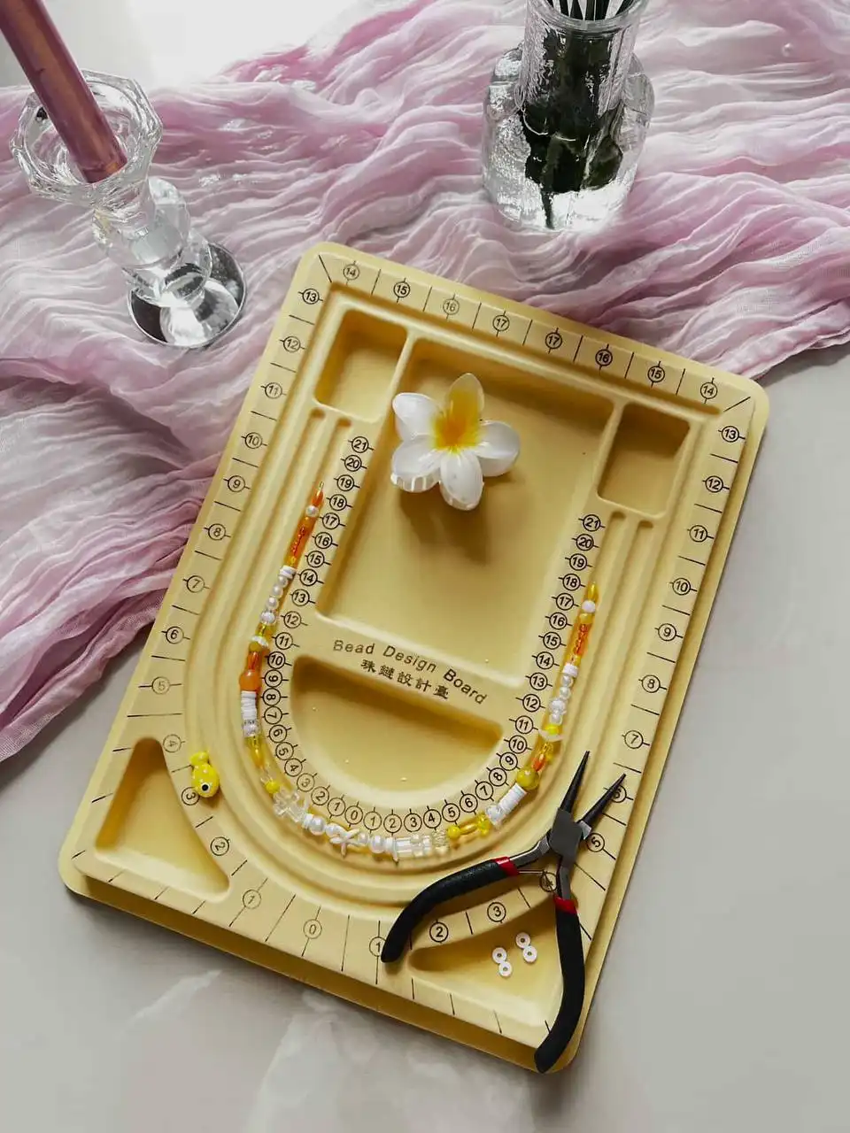 Мастер-класс по созданию украшений в кофейне