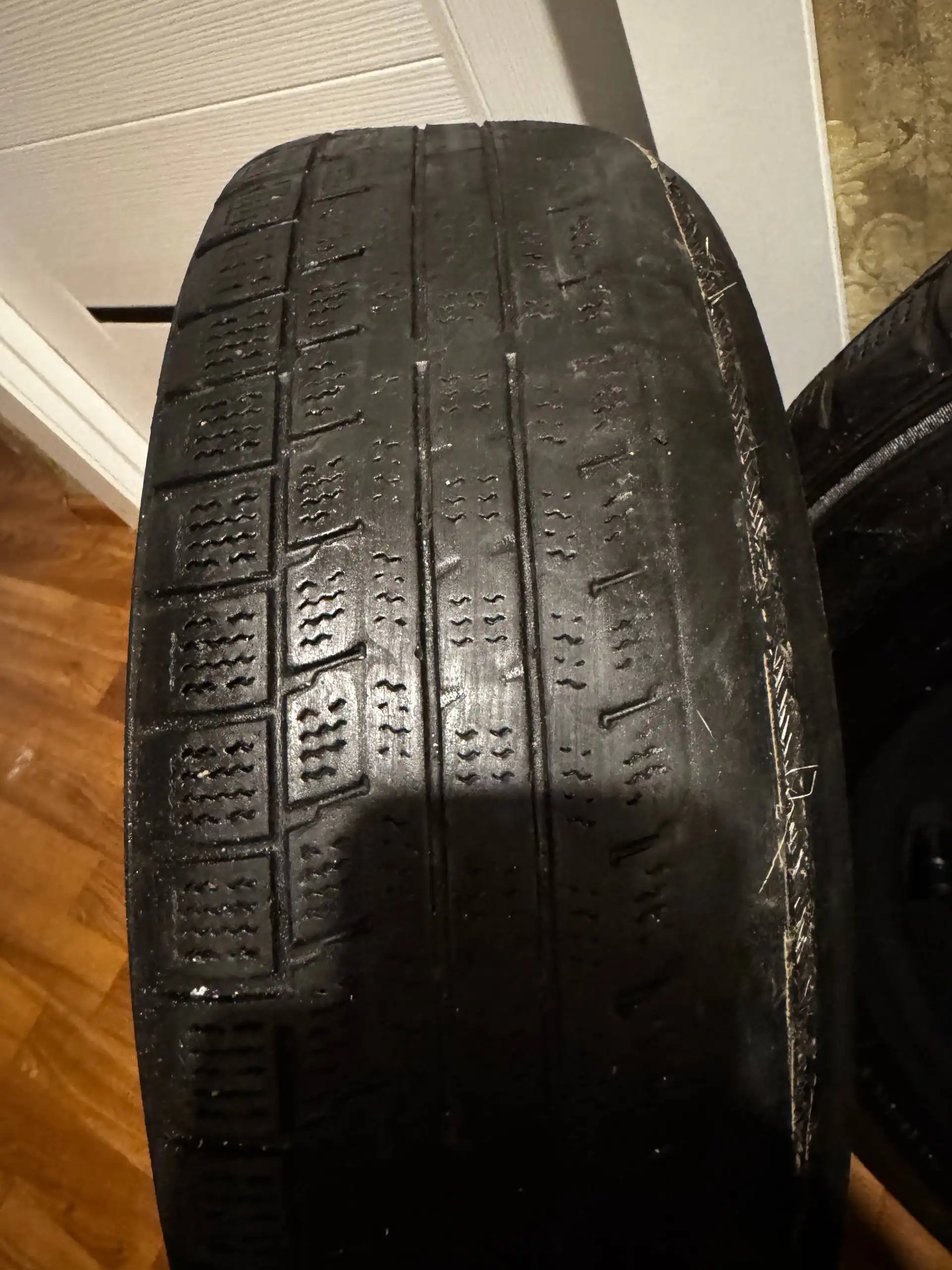 Продам всемисезонки с резиной и дисками 185/65R15