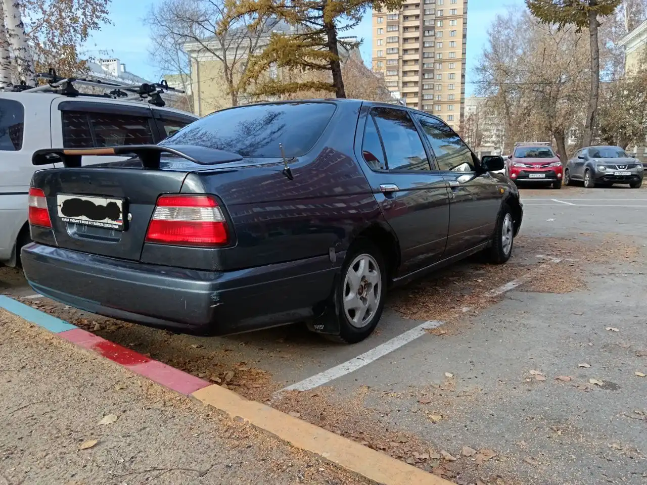 Продажа Nissan 1999 года с механикой