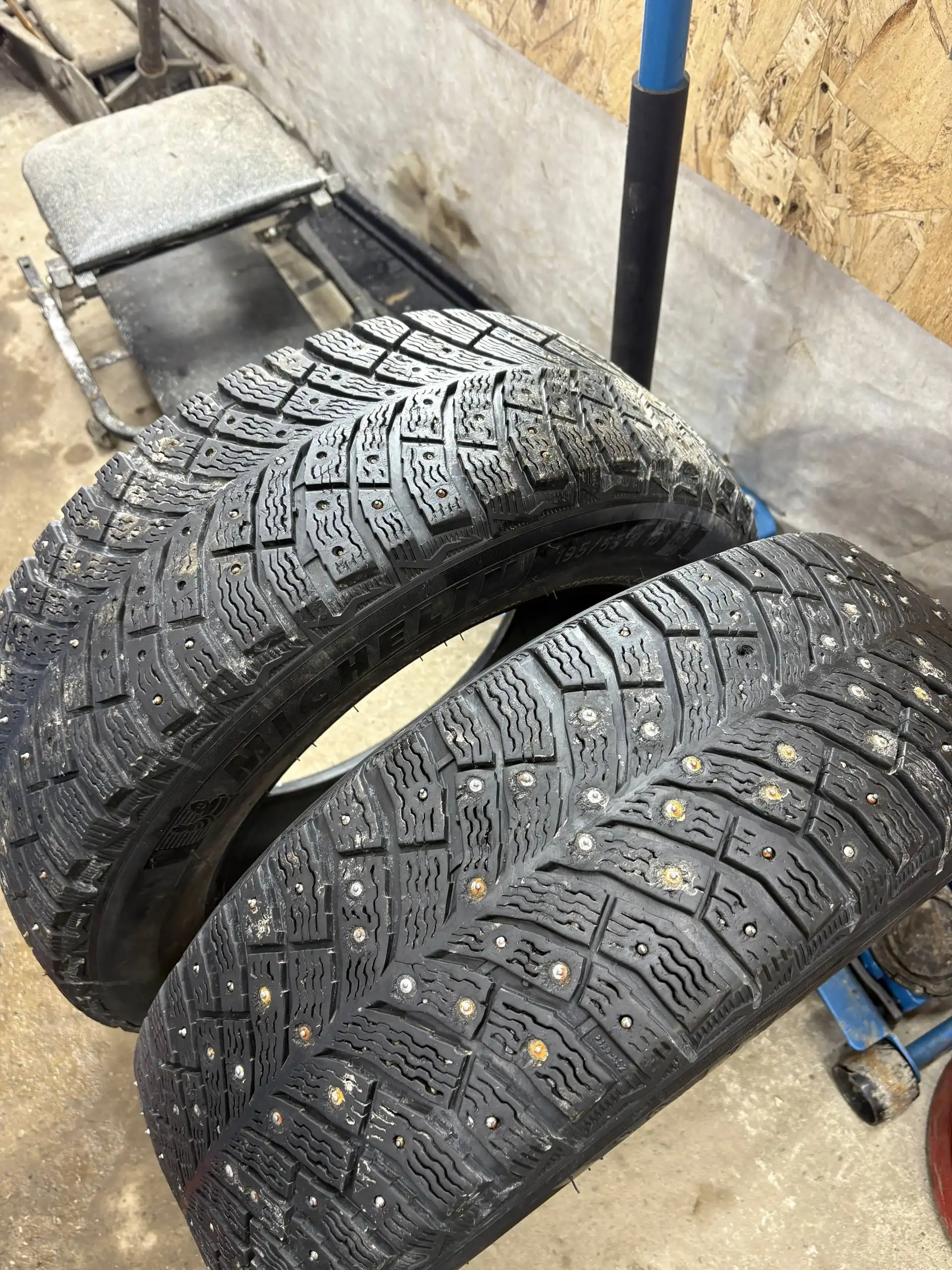 Продам 2 баллона - Запчасти (Авто) в Новосибирск