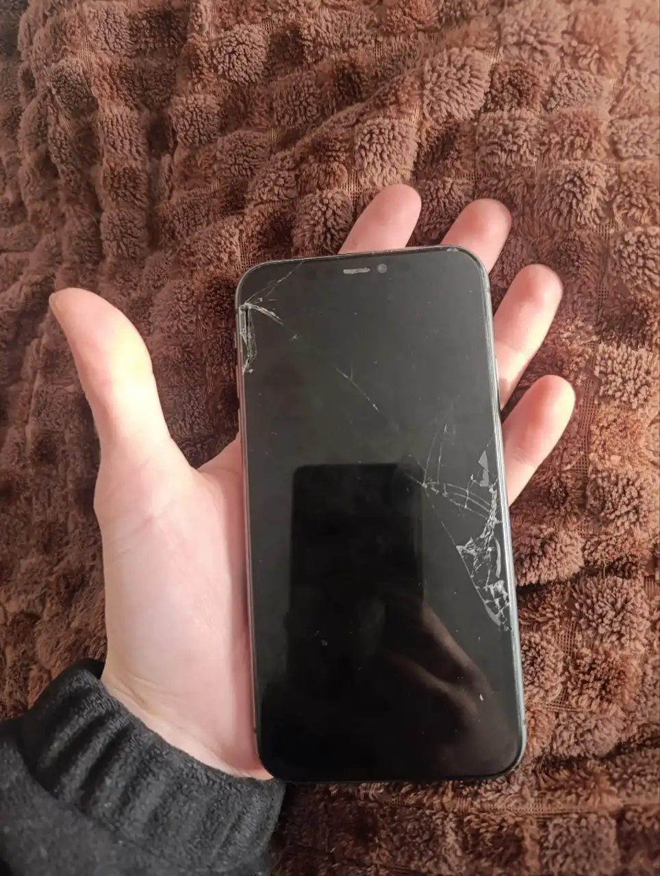 Обмен двух мобильных телефонов на iPhone 11 - Смартфоны (Электроника) в Новосибирск