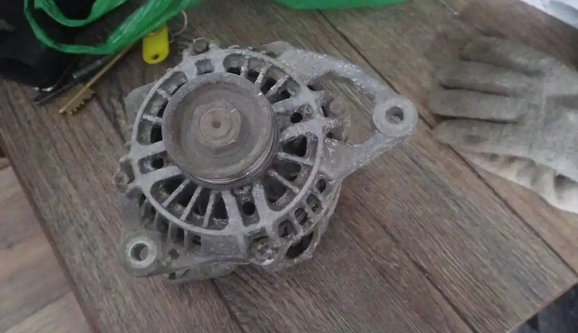 Продам генератор Mitsubishi Pajero Mini - Запчасти (Авто) в Новосибирск