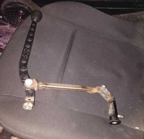 Продам перенос кулисы и старую альтернативную деталь для ВАЗ 2109 - Запчасти в Новосибирск