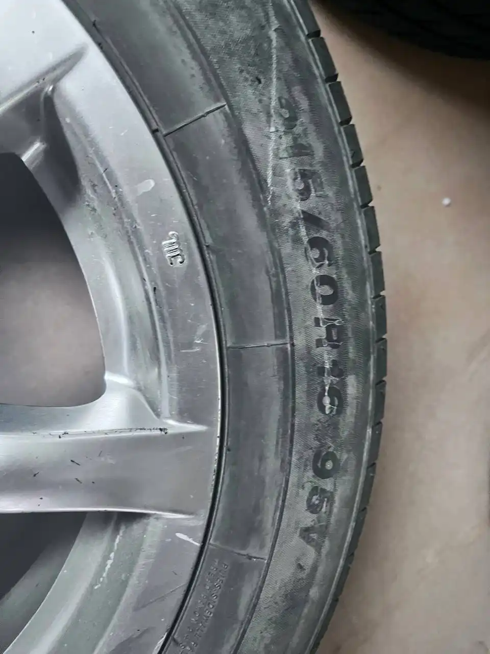 Продам летнюю резину на дисках - Шины и диски в Новосибирск