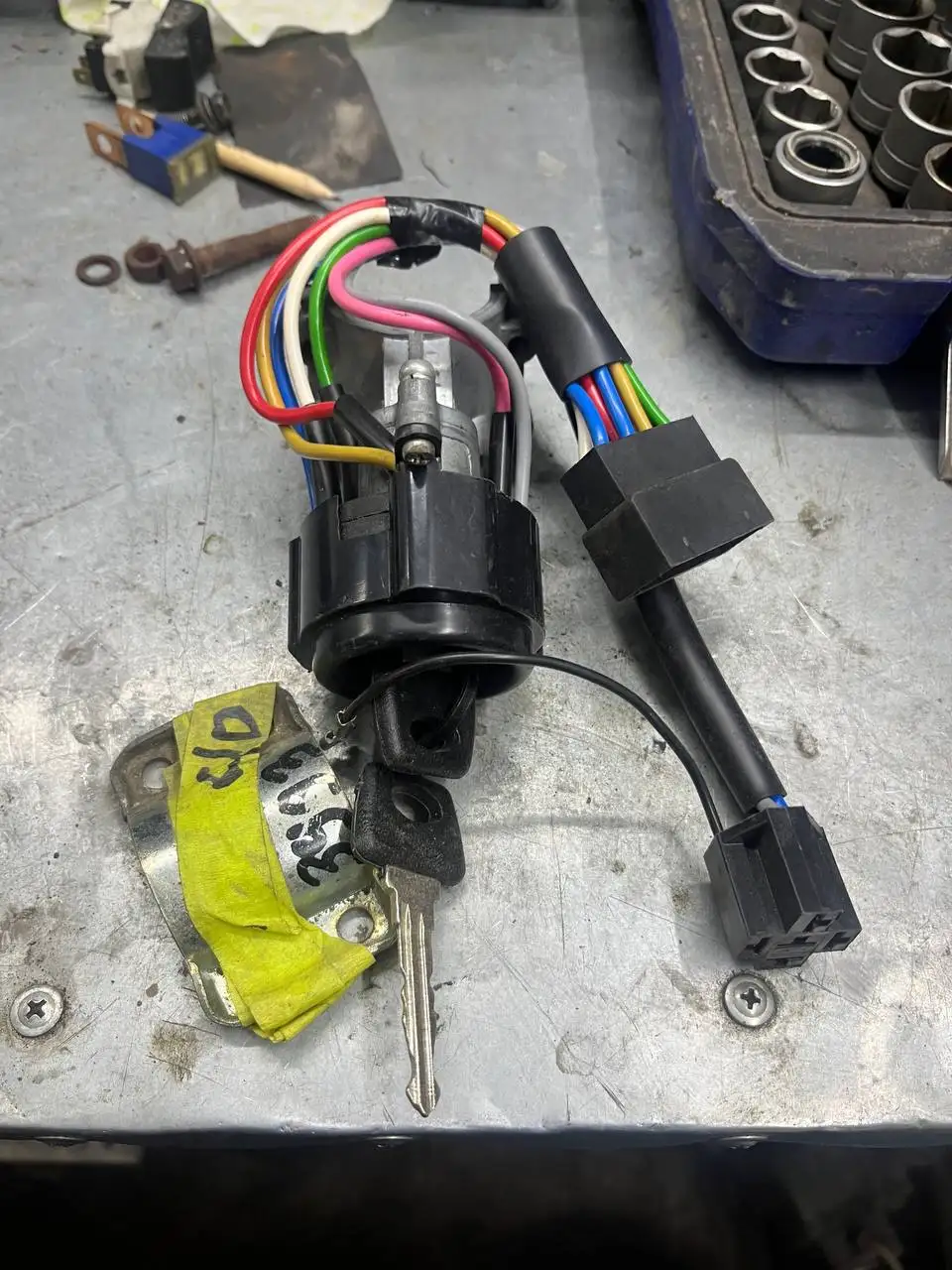 Замок зажигания новый для автомобилей 2008-2009 годов - Замки зажигания (Запчасти) в Новосибирск
