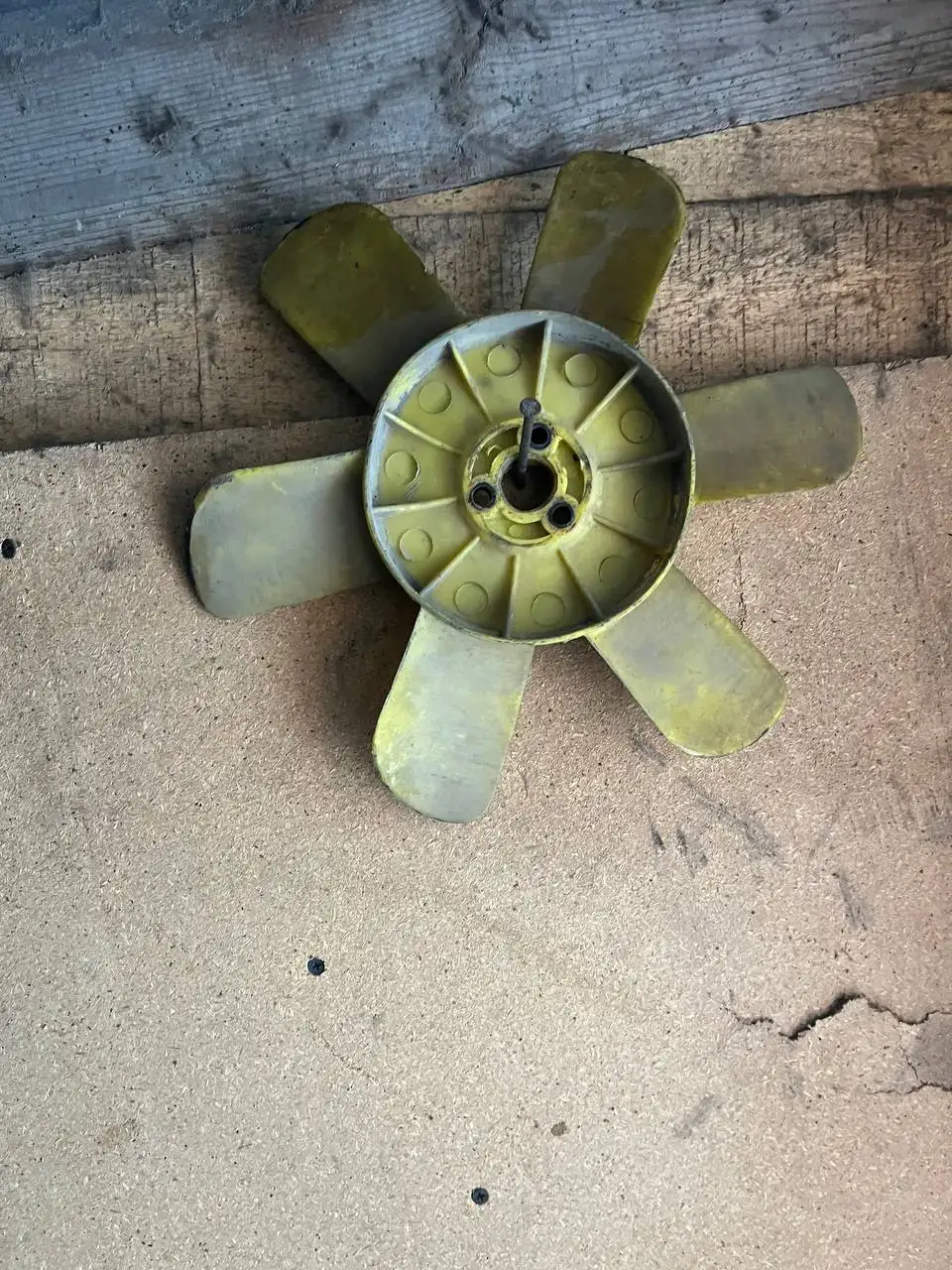 Продажа автозапчастей: накладки, крыльчатка, стартеры, генераторы, бак - Автозапчасти (Запчасти) в Новосибирск