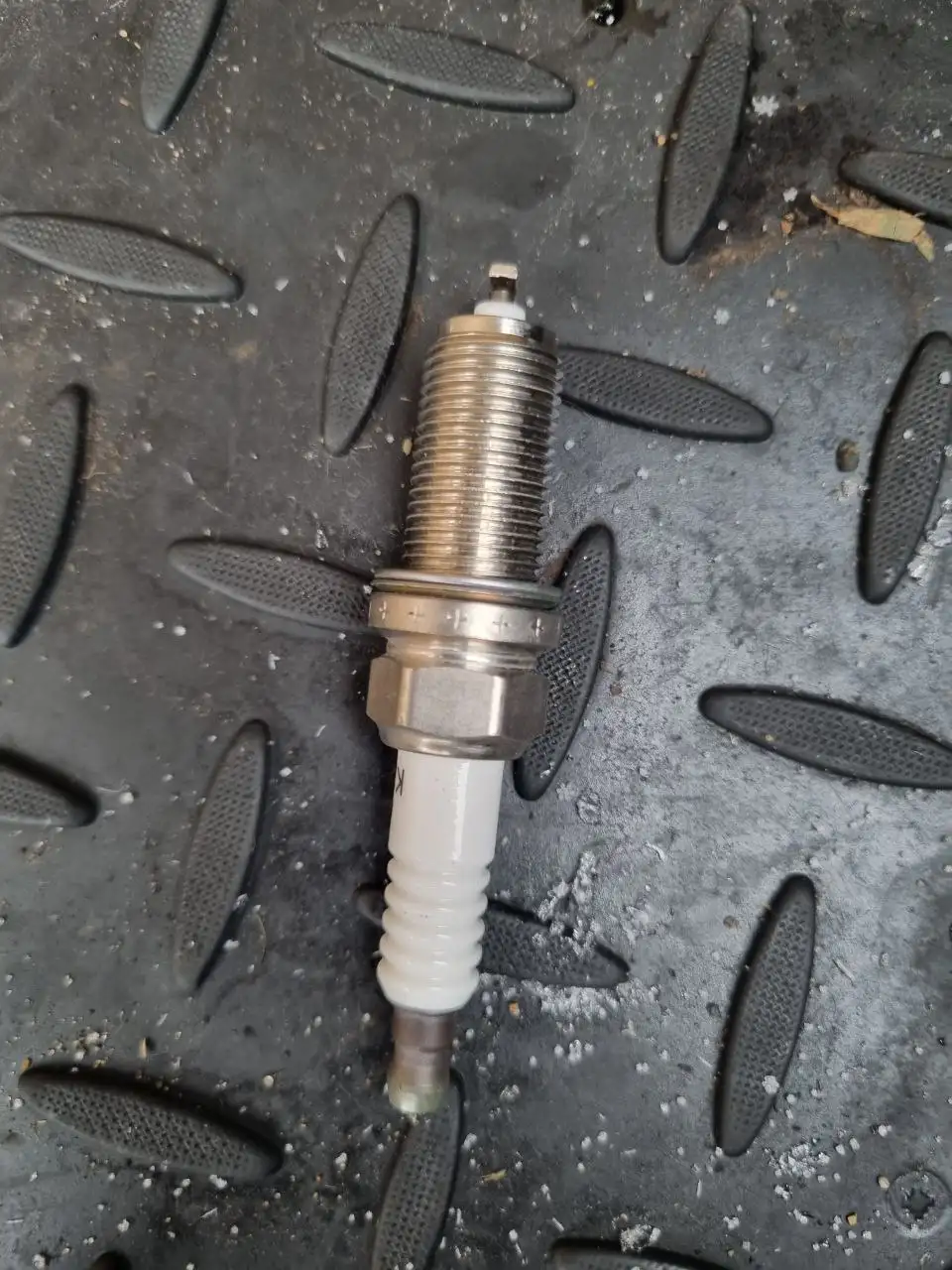 Продажа новых свечей Denso K20HR-U11 - Запчасти (Авто) в Новосибирск