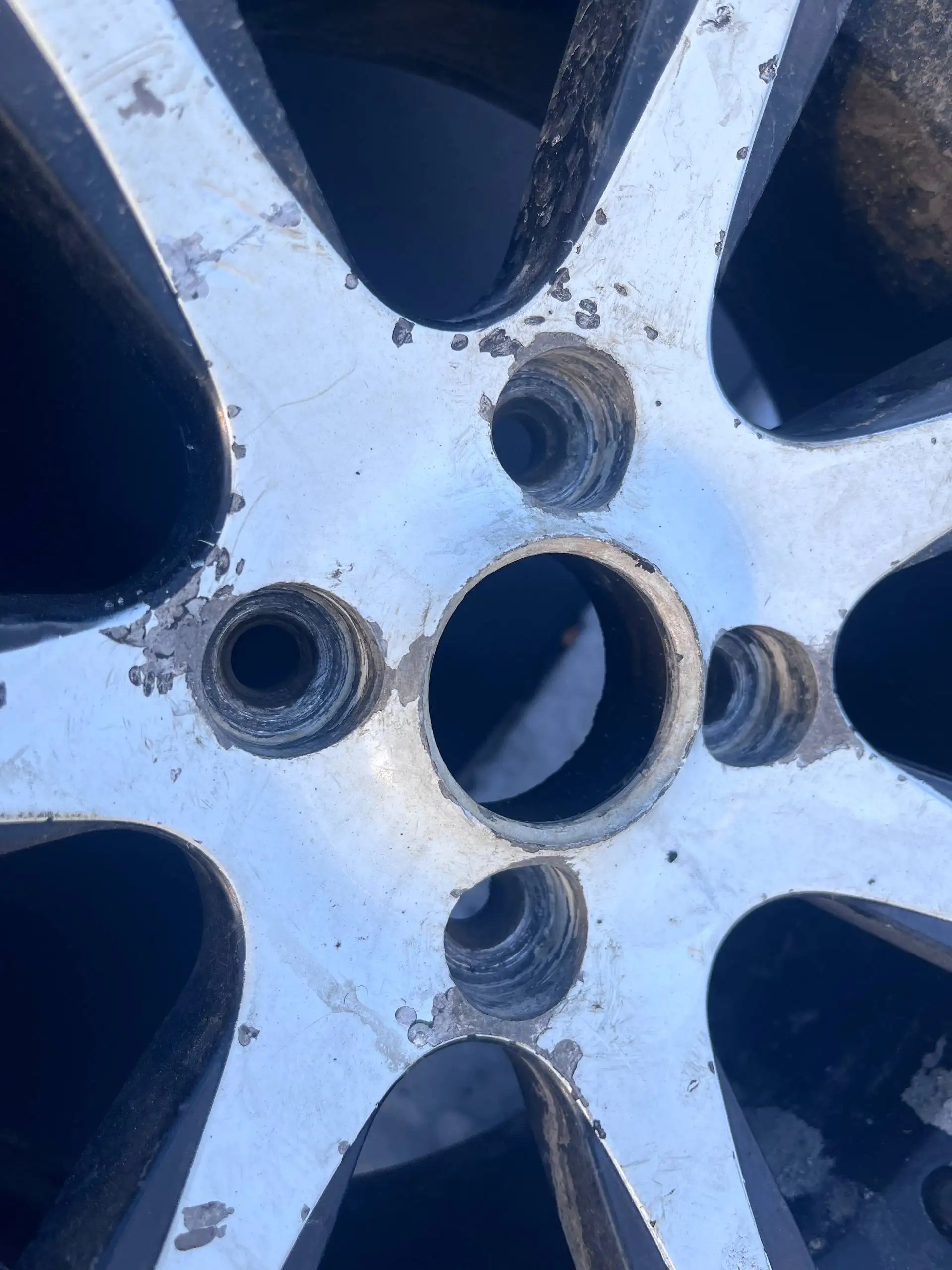 Продажа диска 14 литья под выпрямление - Запчасти (Авто) в Новосибирск