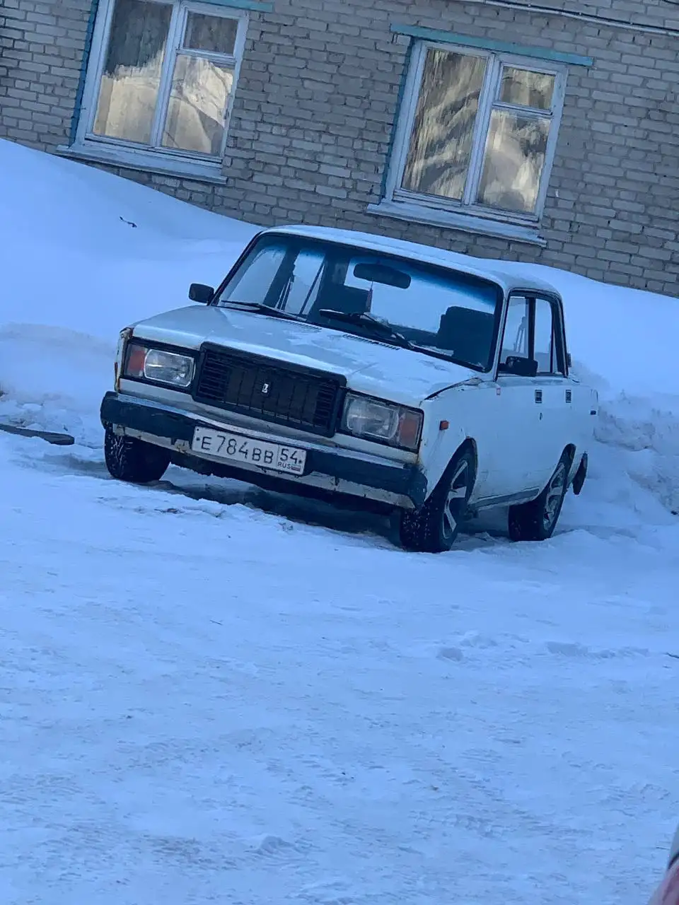 Продам ВАЗ 2107 (белая семерка карбюратор) - ВАЗ 2107 (Авто) в Новосибирск