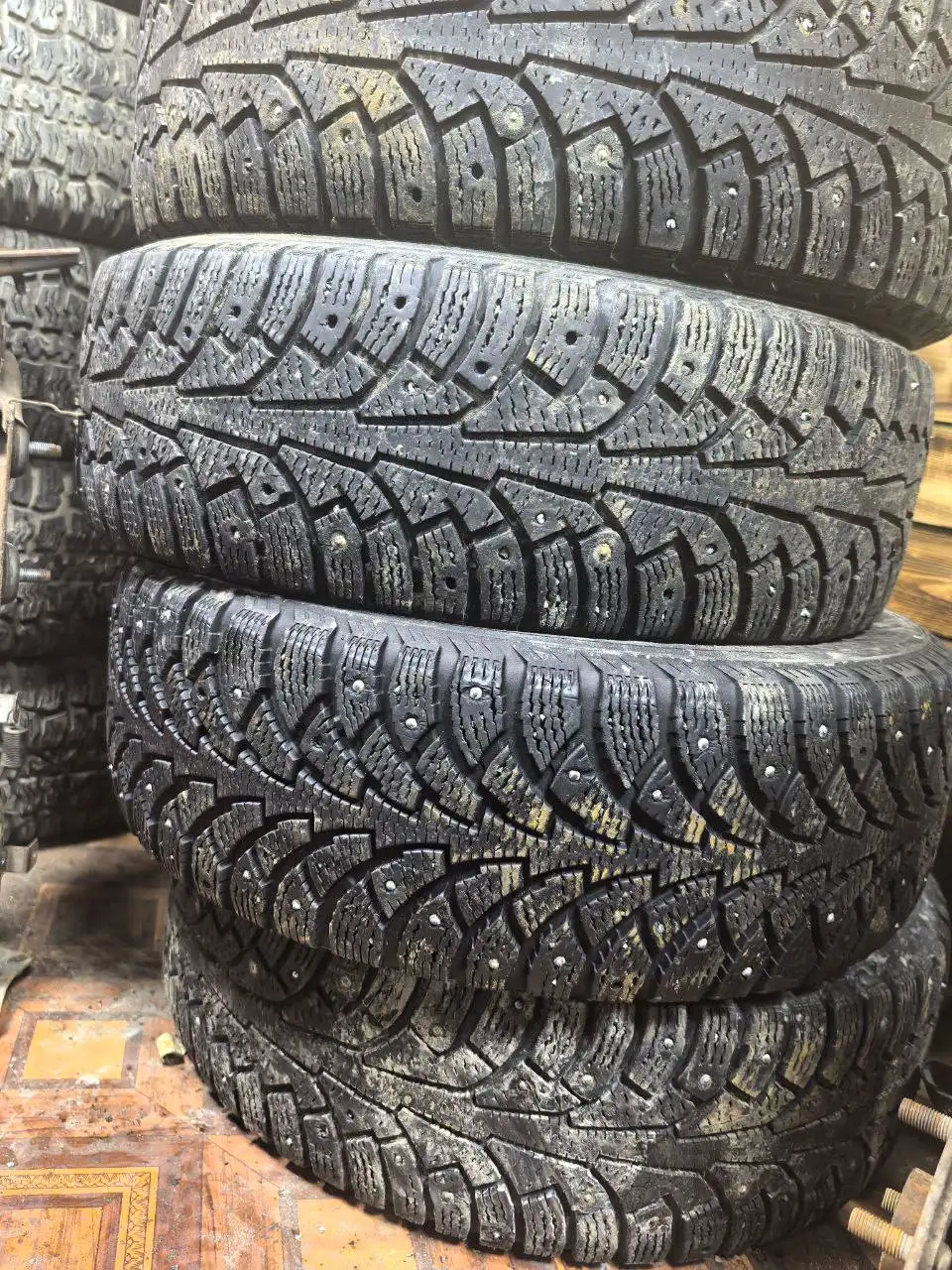 Продам резину 195/60 R15 - Шины и диски (Авто) в Новосибирск