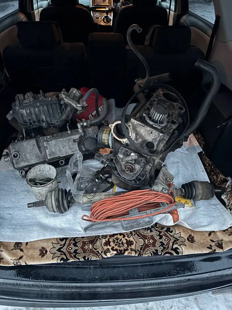 Продажа блока 1.6 211183 и ГБЦ 1118 для автомобилей - Автомобильные запчасти (Запчасти) в Новосибирск