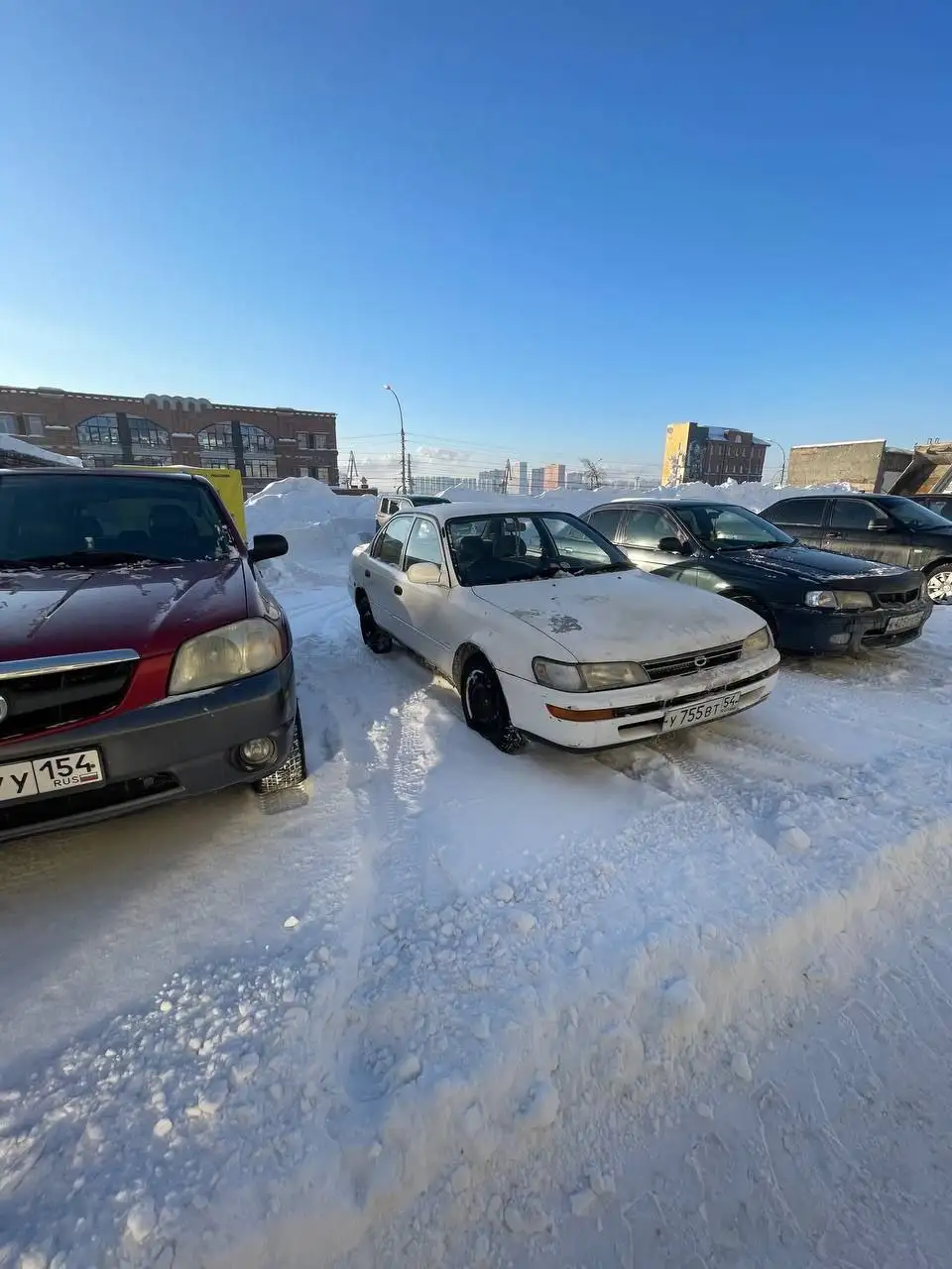 Продам Toyota Corolla с зимней резиной и полным комплектом документов - Легковые автомобили (Авто) в Новосибирск