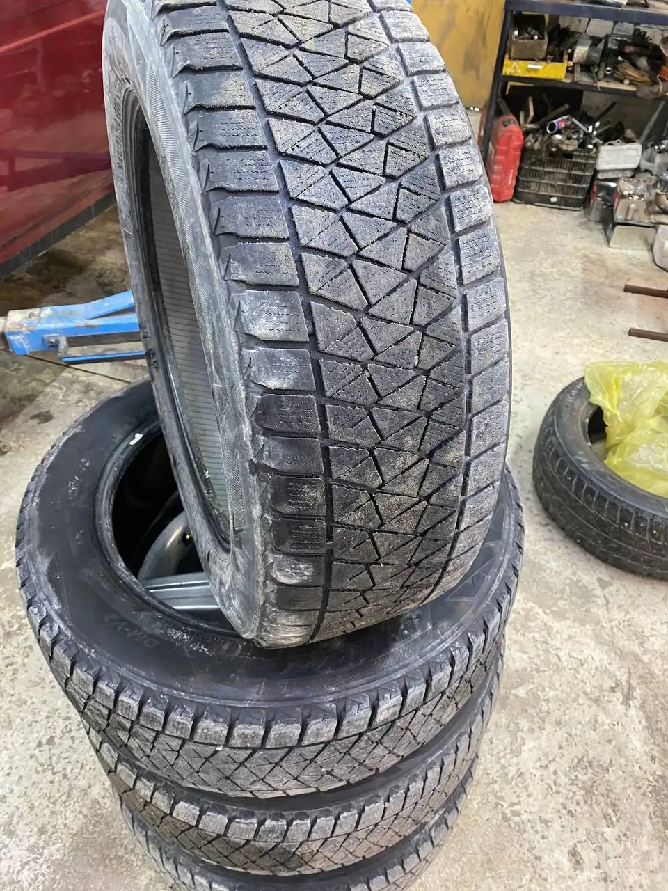 Продажа шин Bridgestone Blizzak DM-V2 225/60 R18 - Шины и диски (Запчасти) в Новосибирск