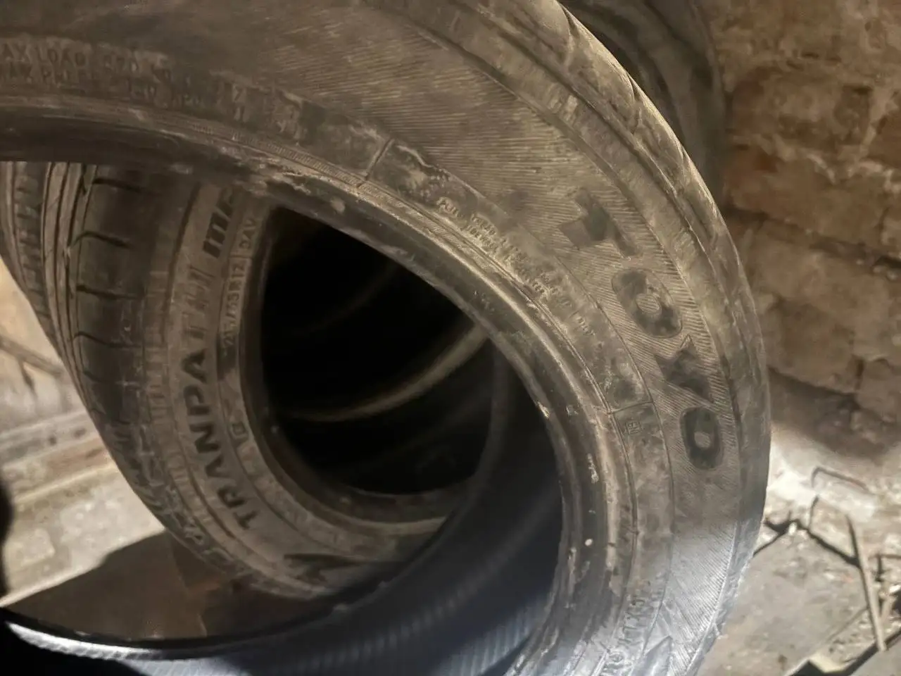 Продам блок 211183 1.6 и летнюю резину Toyo R17 - Двигатели и шины (Запчасти) в Новосибирск