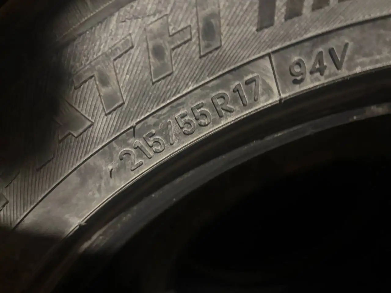 Продам блок 211183 1.6 и летнюю резину Toyo R17 - Двигатели и шины (Запчасти) в Новосибирск