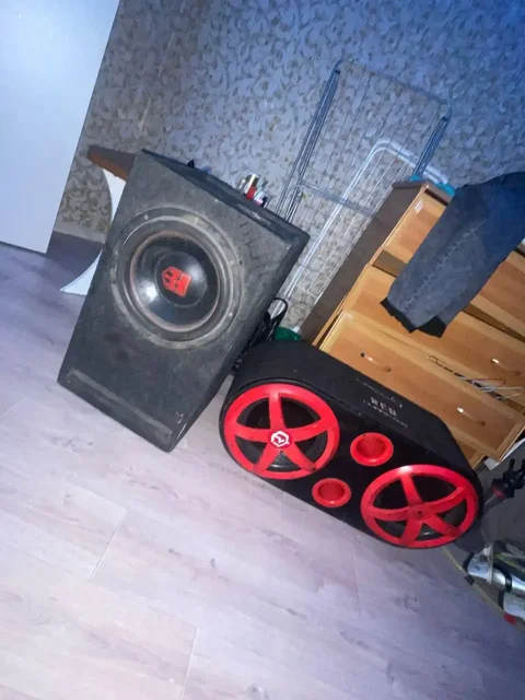 Продам сабы Молот 12 Урал 7 - Двигатели и шины в Новосибирск