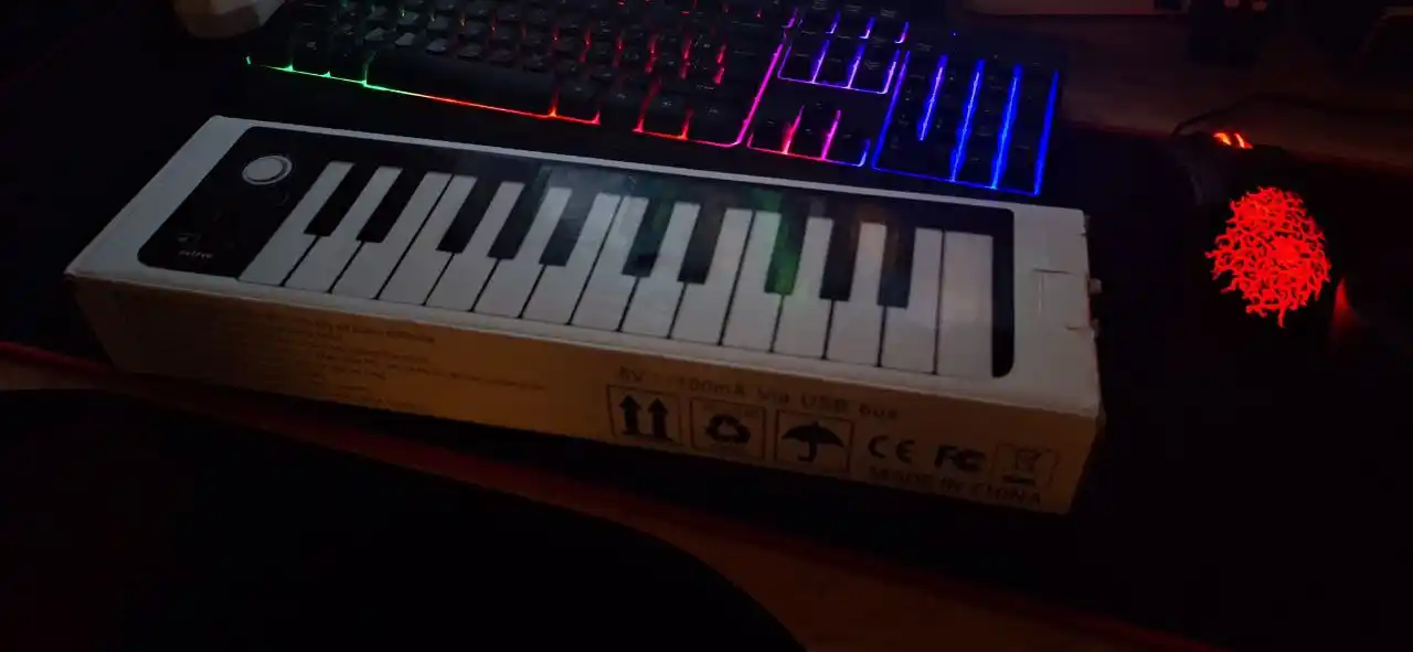 Продам MIDI Клавиатуру LAudio EasyKey