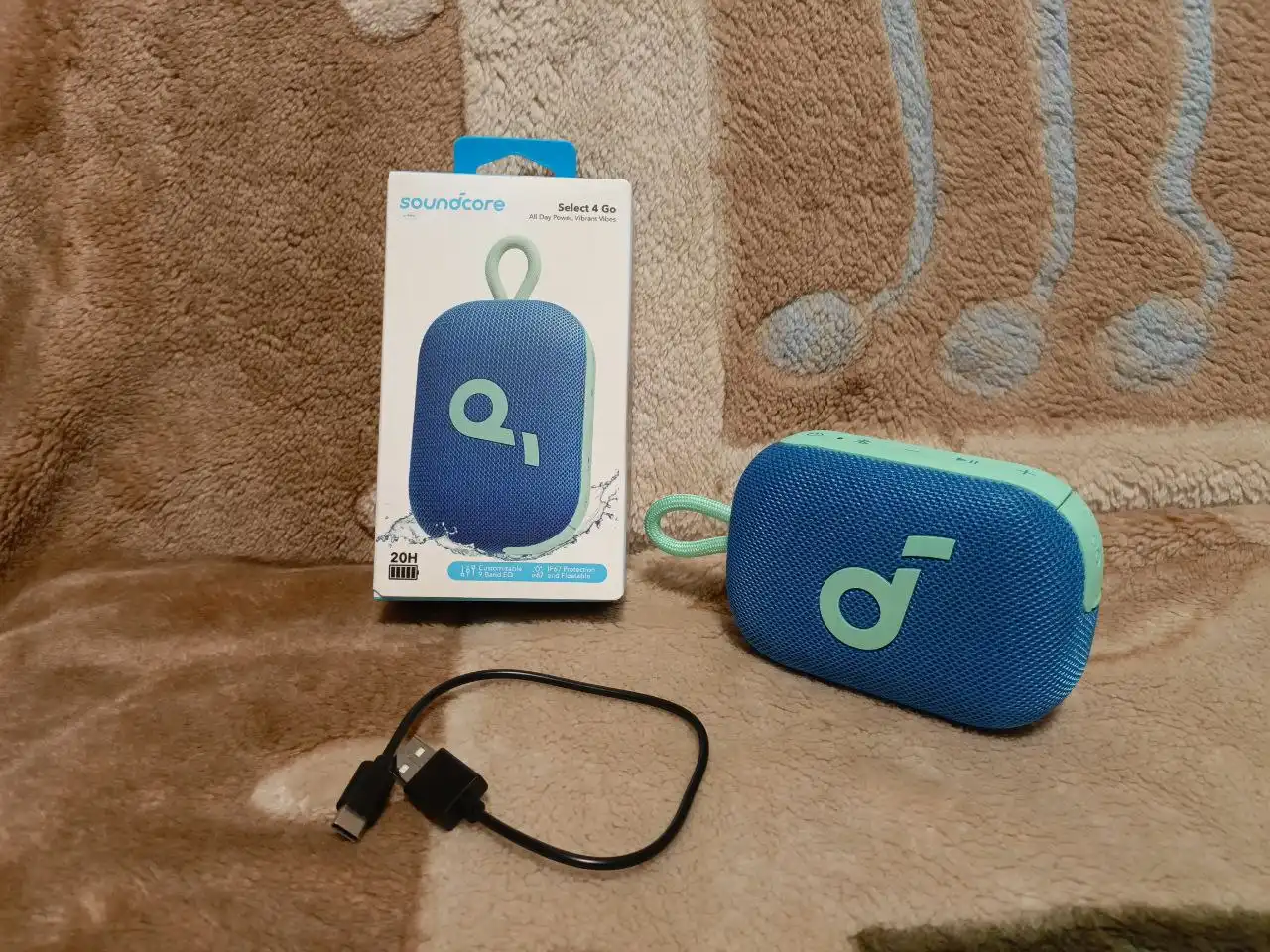 Продам беспроводную портативную колонку Soundcore Select 4 Go