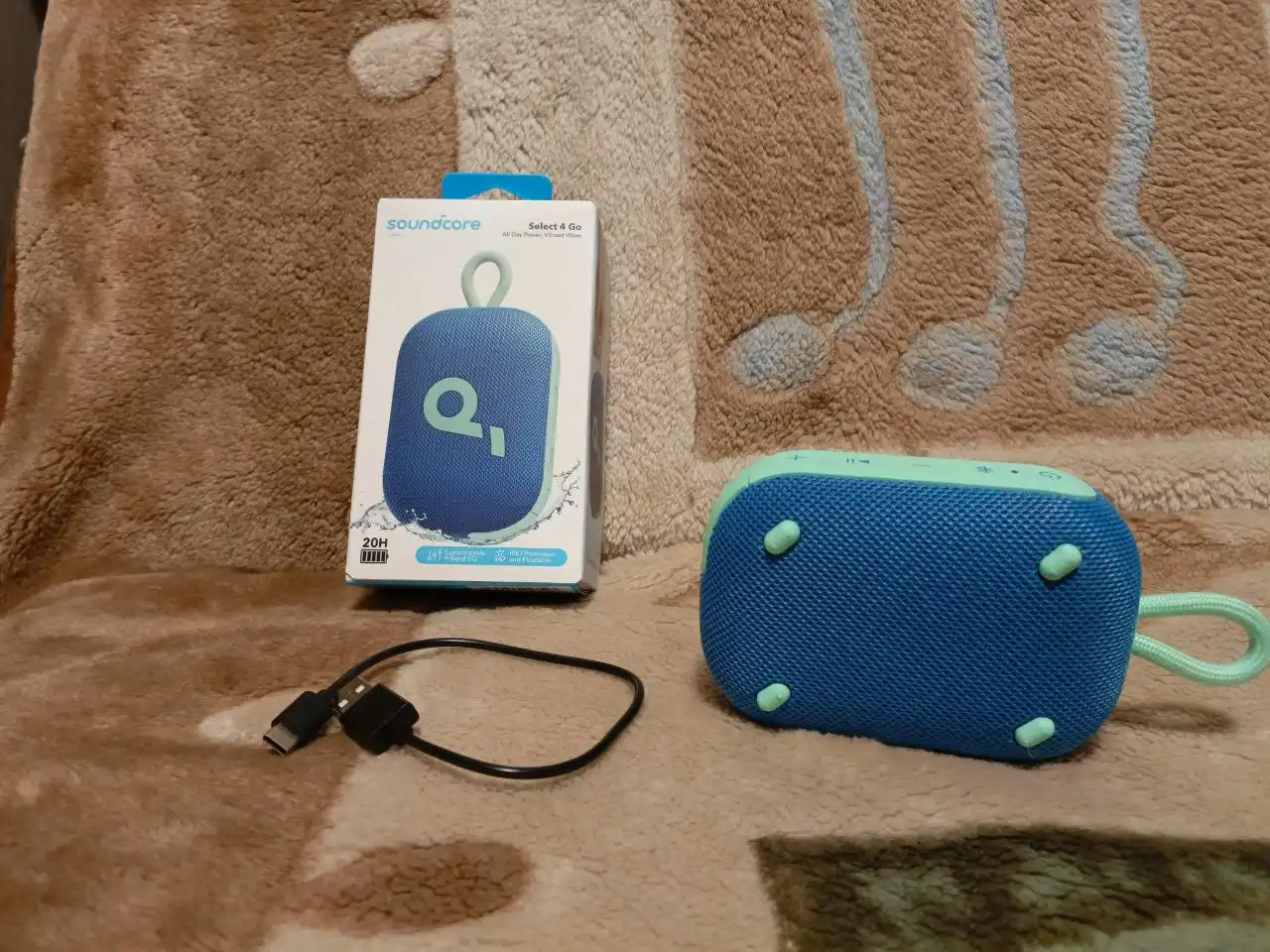 Продам беспроводную портативную колонку Soundcore Select 4 Go