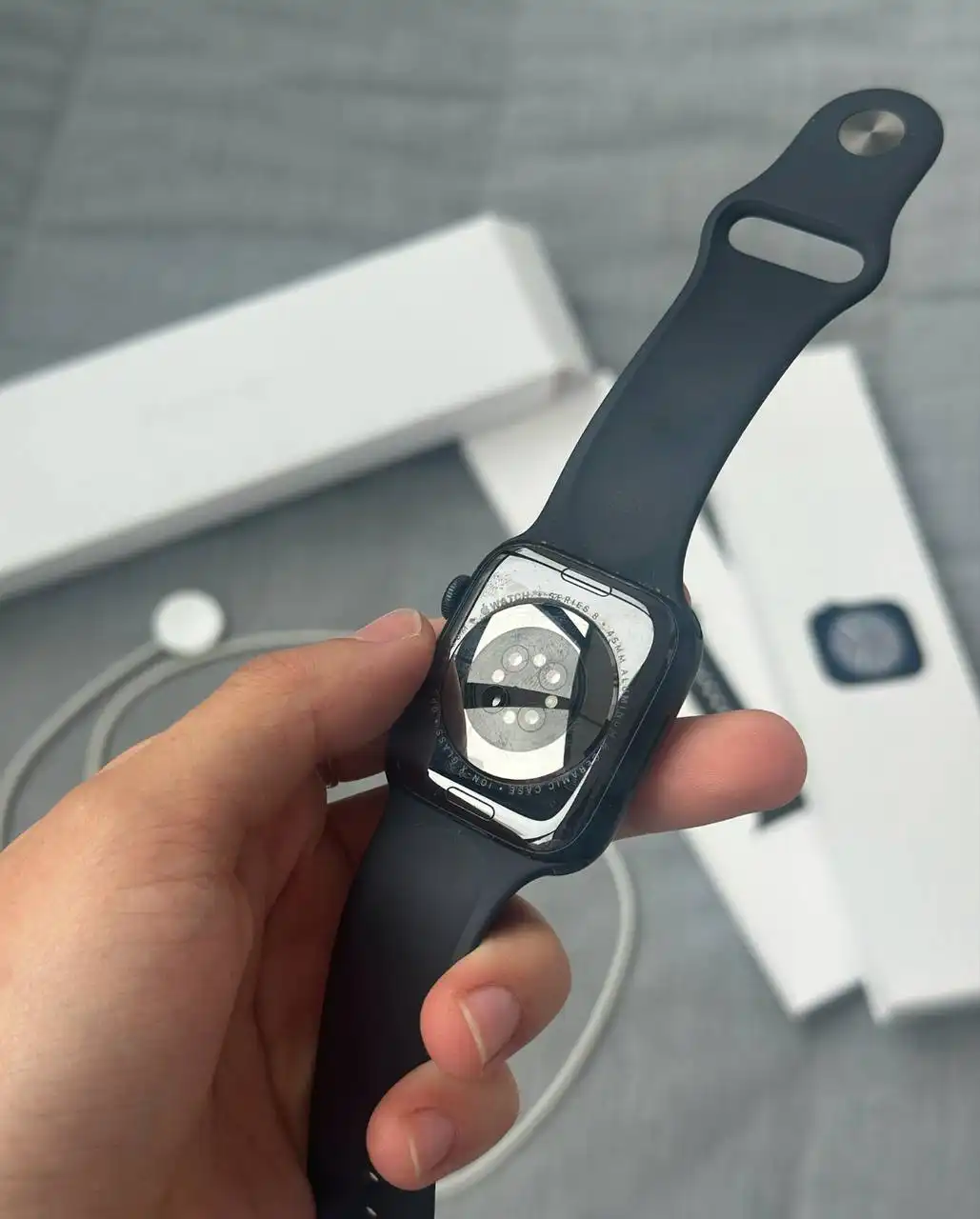 Apple Watch 8 с дополнительными ремнями